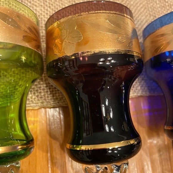 4 Cordial Color Glasses with Gold Trim.  Approx: 4.5” tall 2” base Very pretty - Picture 11 of 13
